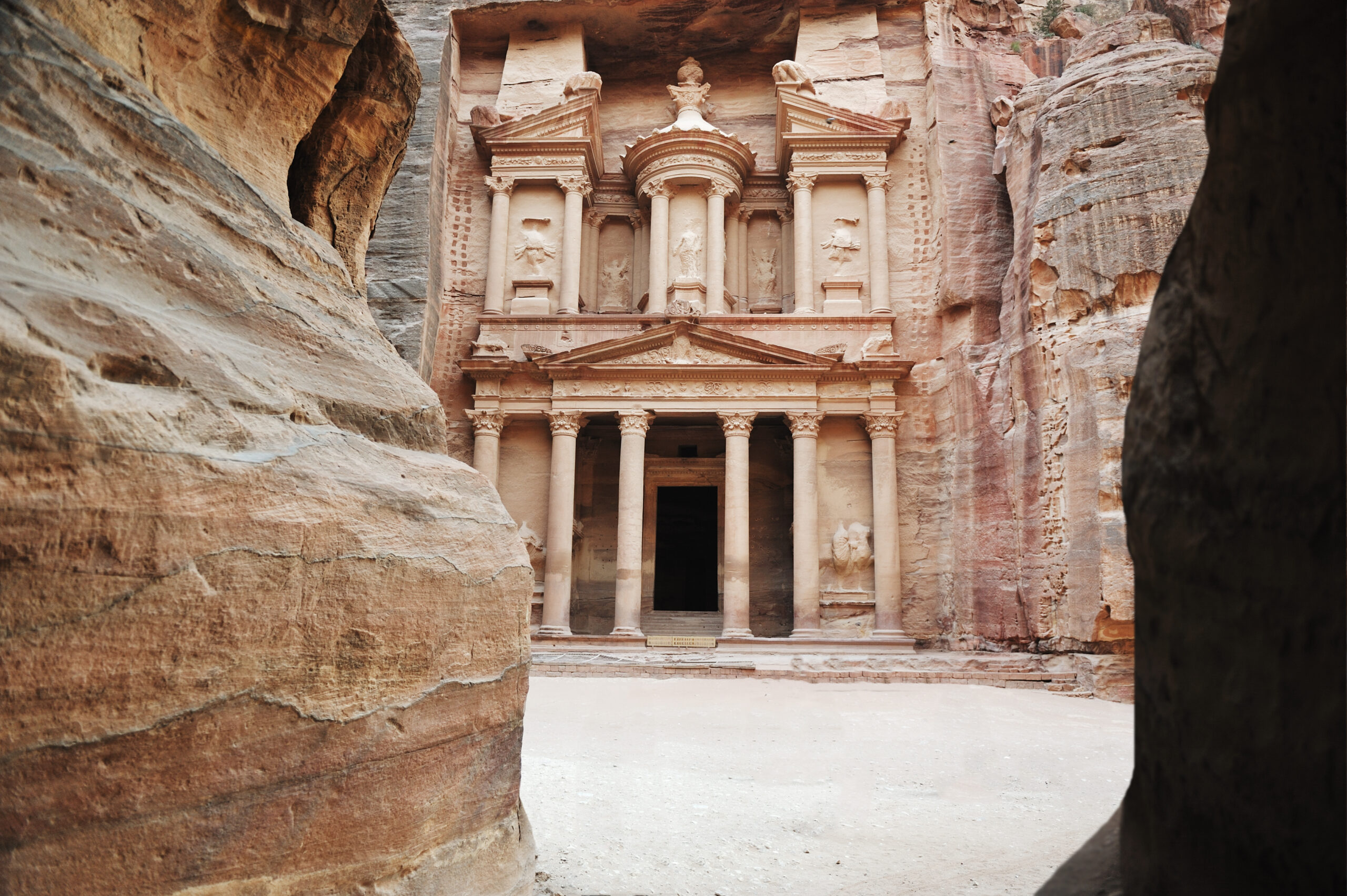al khazneh the treasury of petra ancient city jordan BYx6E9ANi scaled